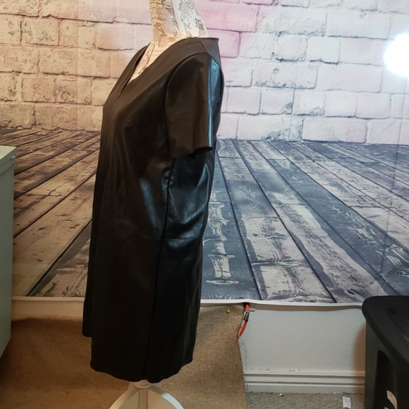 One Clothing Size Medium Black Polyurethane Dress - Picture 3 of 4